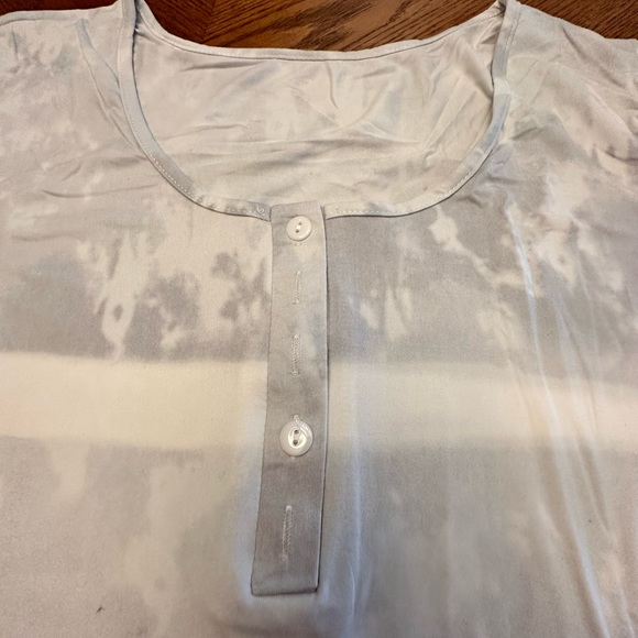 NWOT Tie Dye Blue and White Striped Top Women’s Size 2XL - Picture 4 of 6